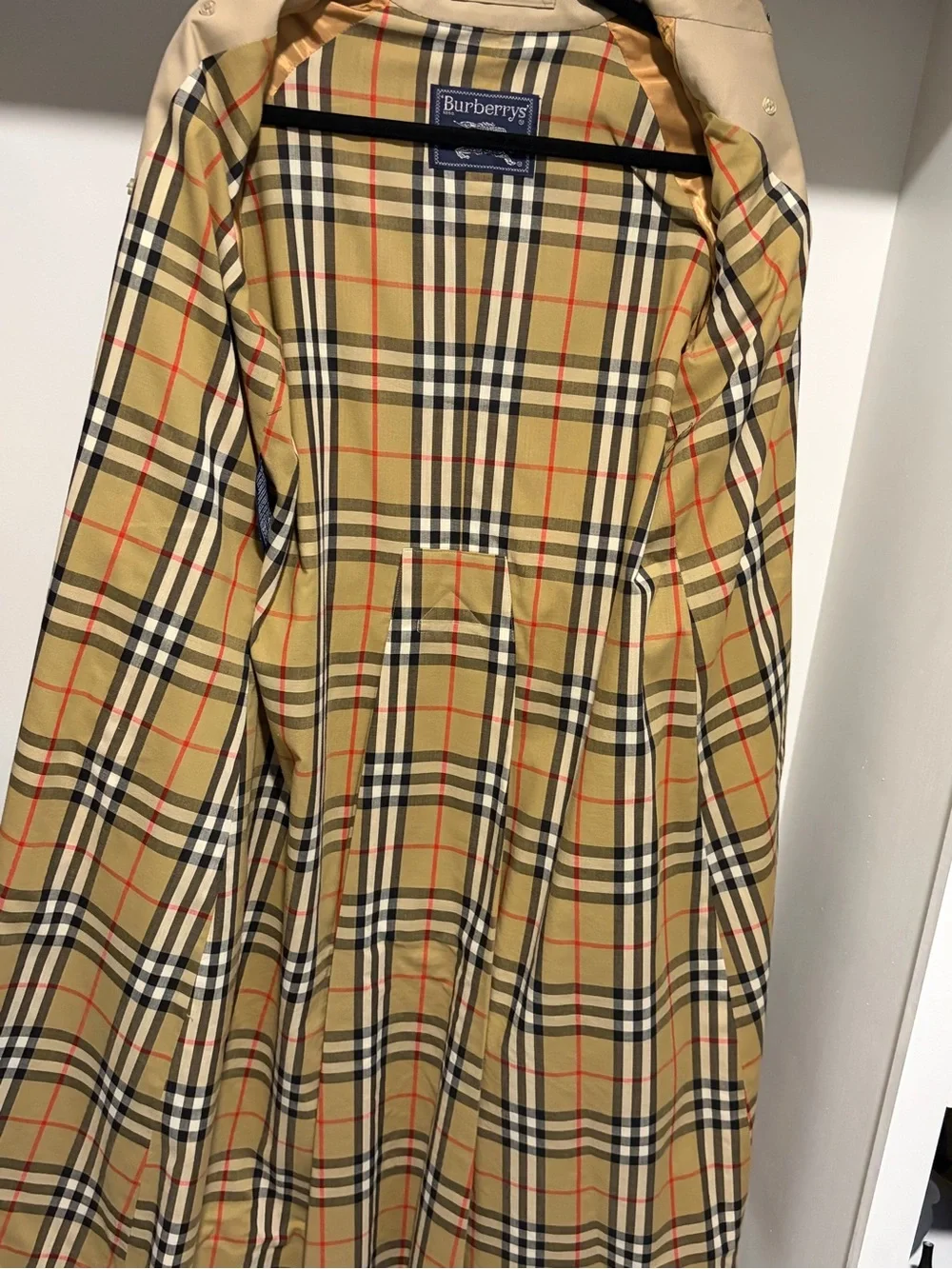 Burberry woman’s khaki Double-Breasted Trench Coat with Belt  and tartan lining - Picture 5 of 10